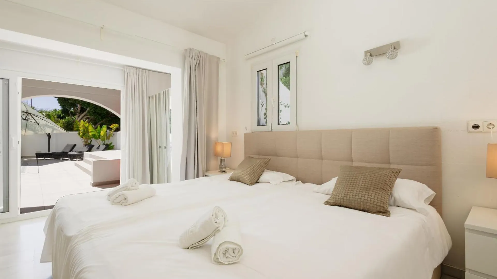 6 Bedroom Villa, With Heated Pool And Sea Views, Next To The Beach Of Costabella Marbella 0*,  Spain