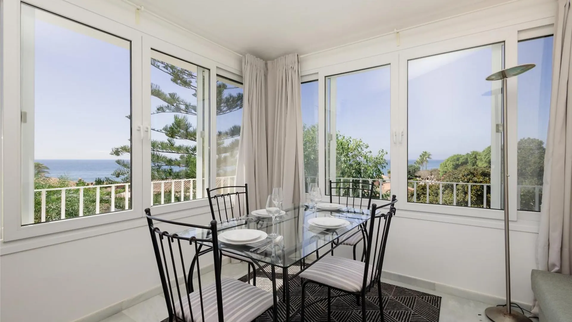 Holiday home 6 Bedroom Villa, With Heated Pool And Sea Views, Next To The Beach Of Costabella Marbella