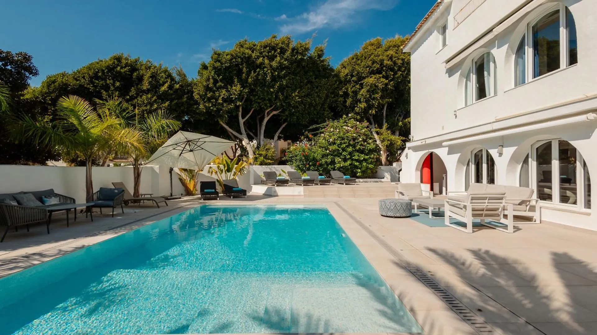 6 Bedroom Villa, With Heated Pool And Sea Views, Next To The Beach Of Costabella Marbella