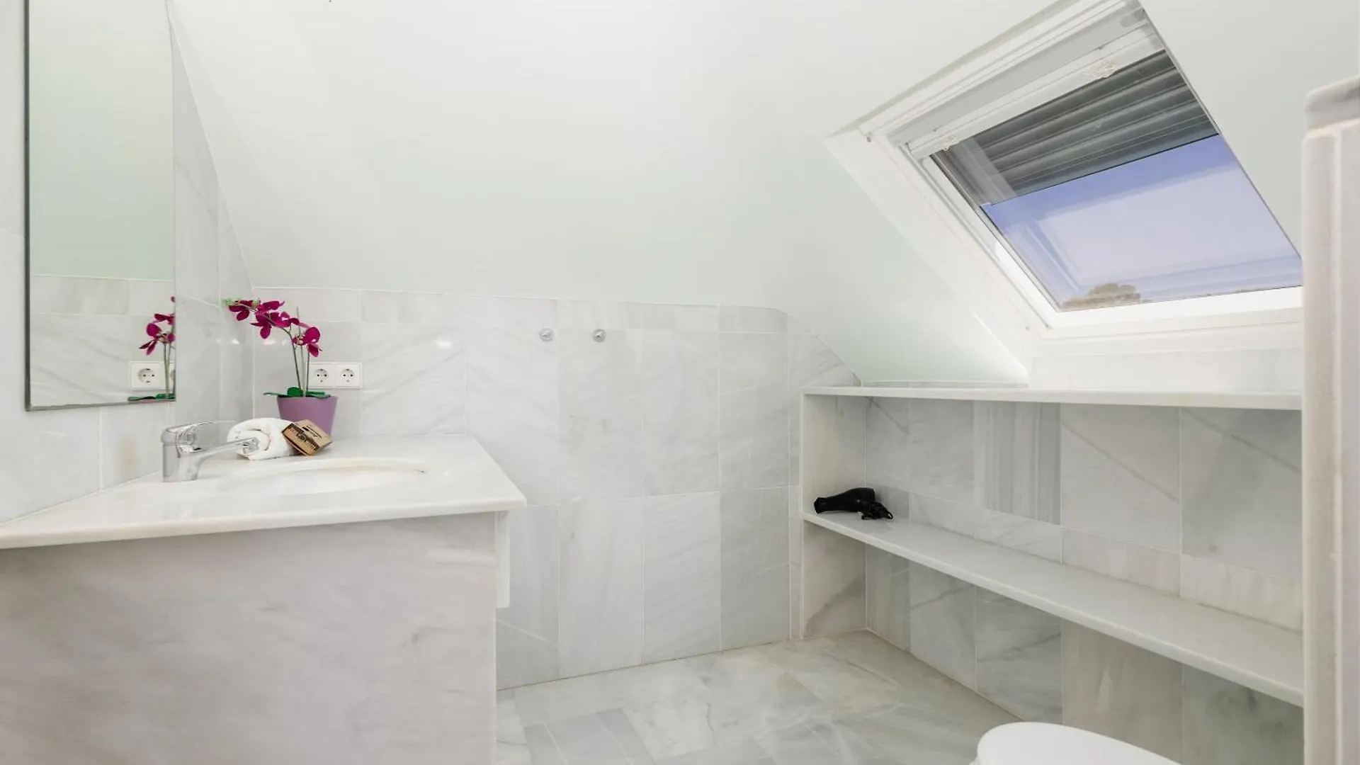 6 Bedroom Villa, With Heated Pool And Sea Views, Next To The Beach Of Costabella Marbella 0*,