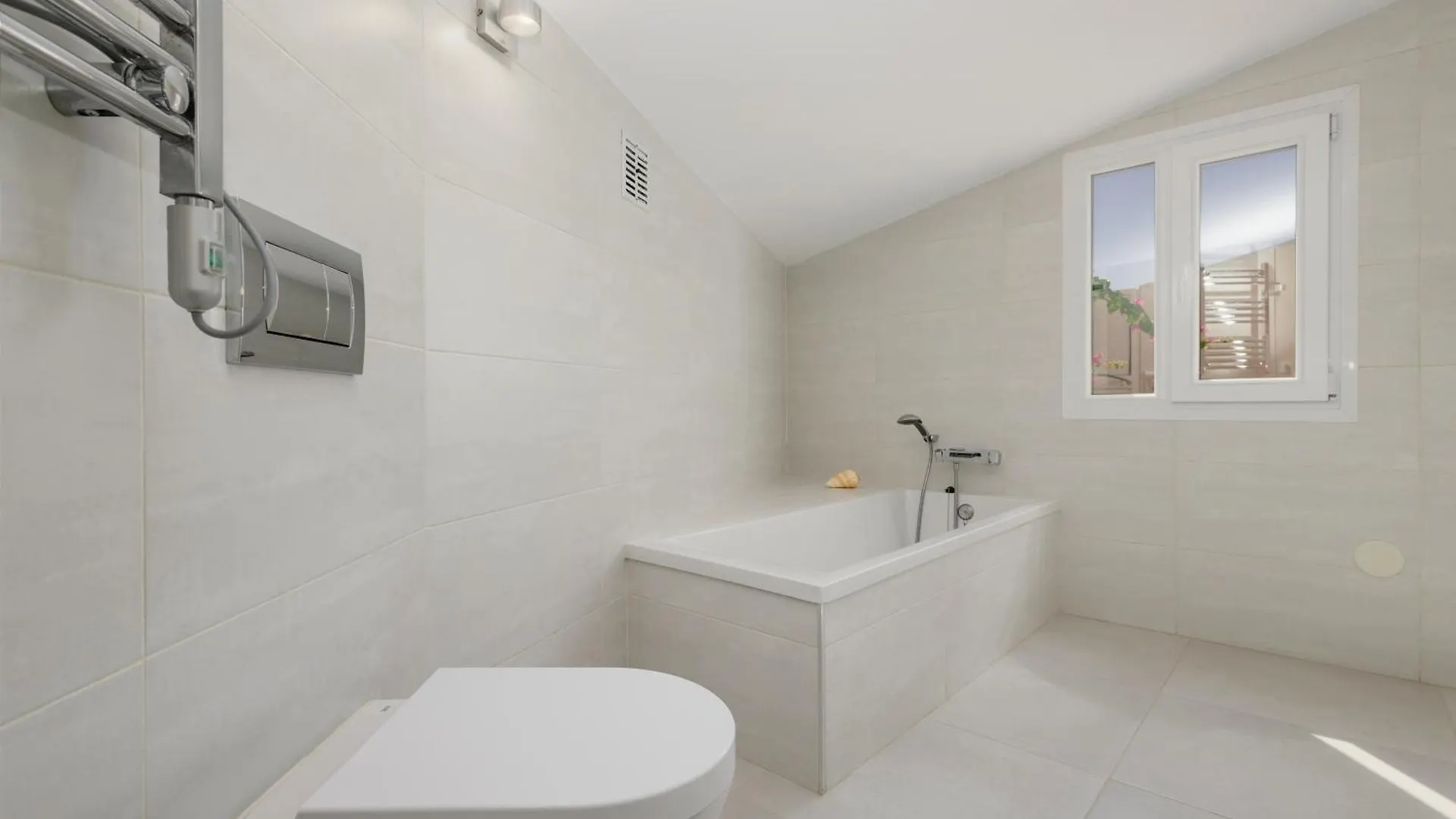 6 Bedroom Villa, With Heated Pool And Sea Views, Next To The Beach Of Costabella Marbella 0*,