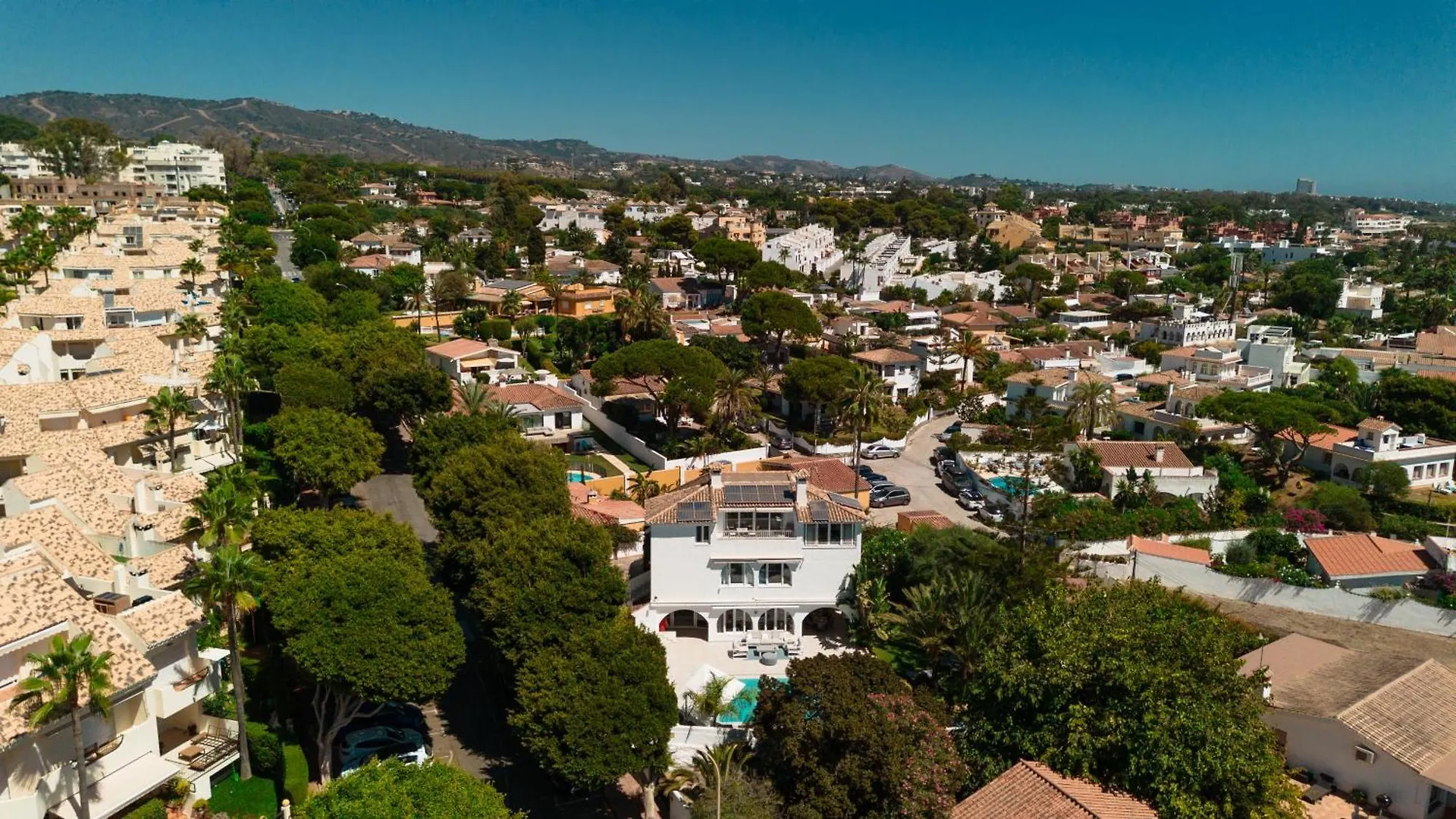 Holiday home 6 Bedroom Villa, With Heated Pool And Sea Views, Next To The Beach Of Costabella Marbella Spain