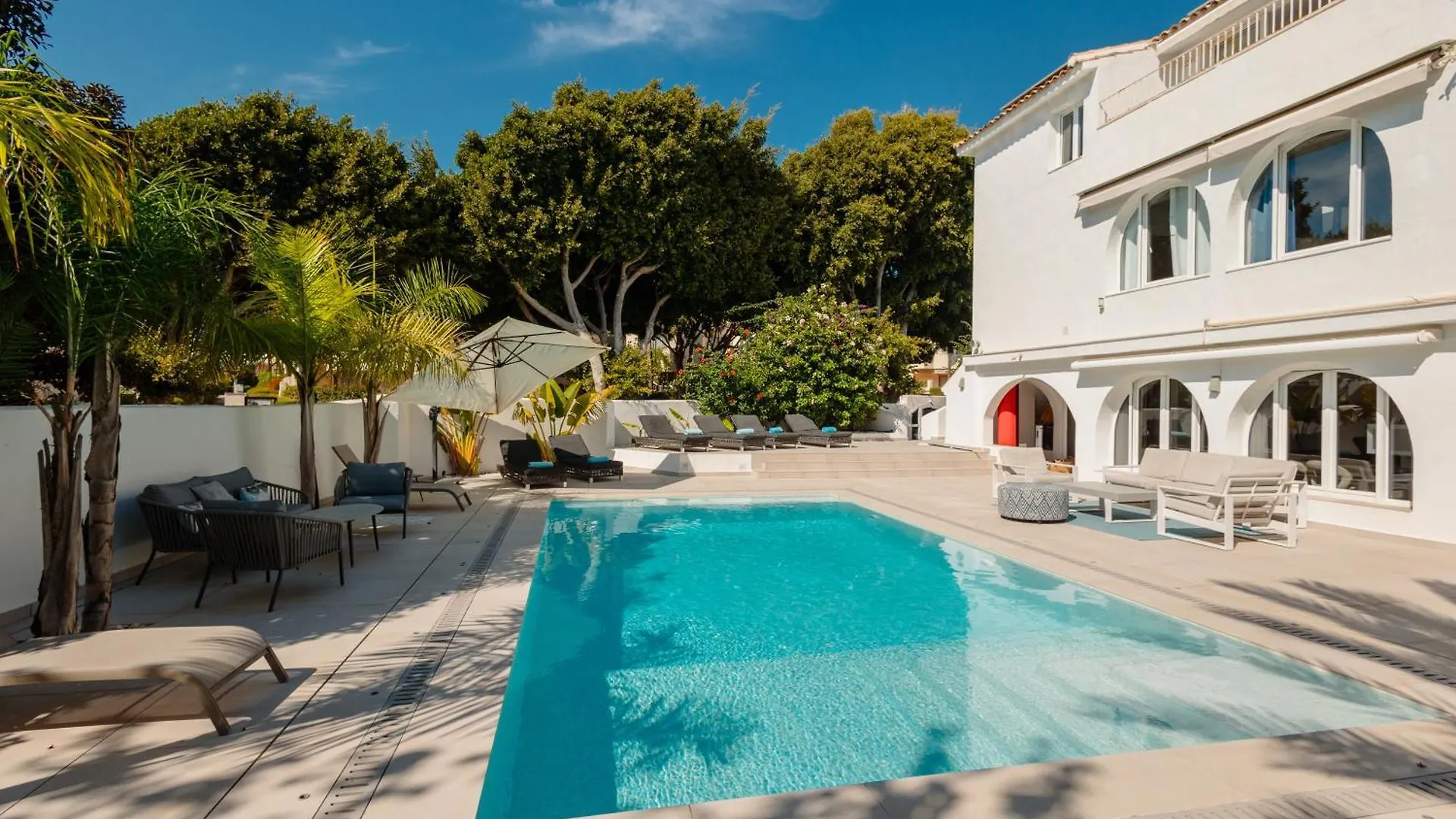 Holiday home 6 Bedroom Villa, With Heated Pool And Sea Views, Next To The Beach Of Costabella Marbella