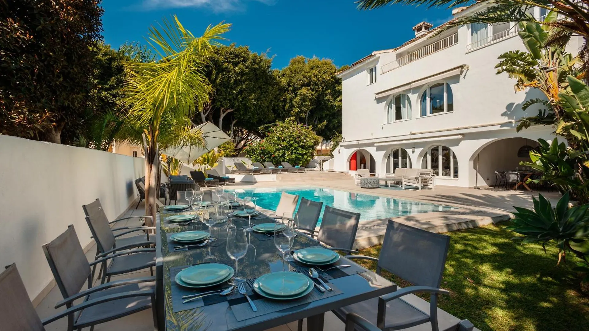 6 Bedroom Villa, With Heated Pool And Sea Views, Next To The Beach Of Costabella Marbella Spain