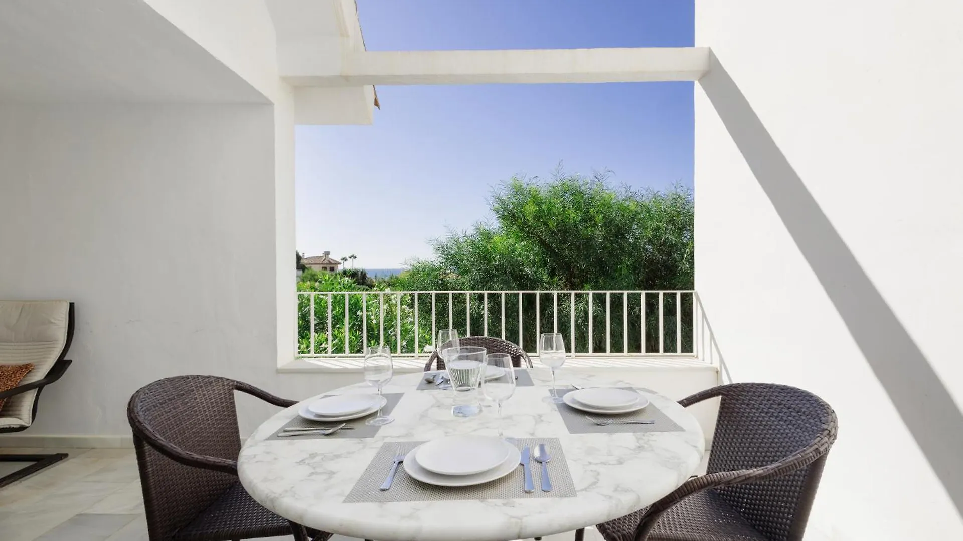 6 Bedroom Villa, With Heated Pool And Sea Views, Next To The Beach Of Costabella Marbella Holiday home
