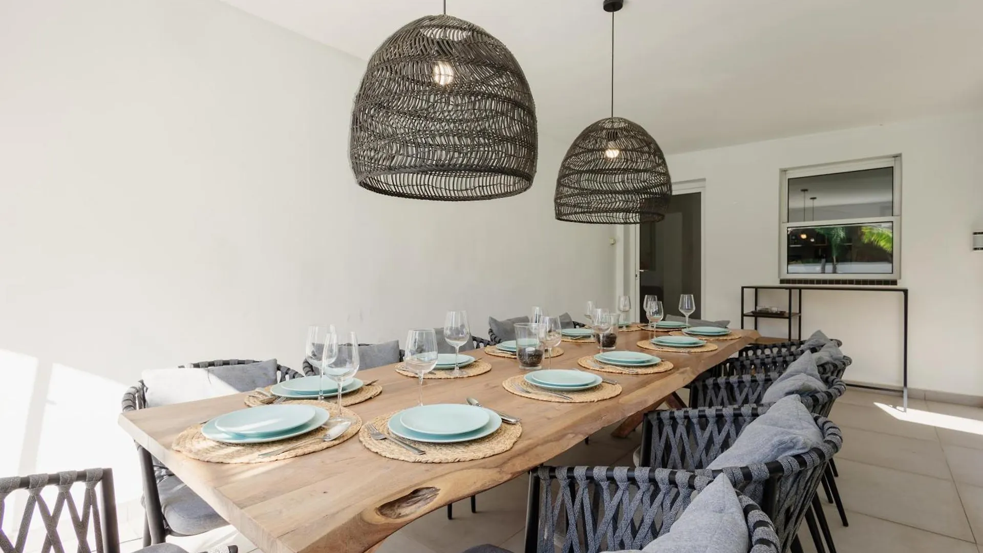 6 Bedroom Villa, With Heated Pool And Sea Views, Next To The Beach Of Costabella Marbella
