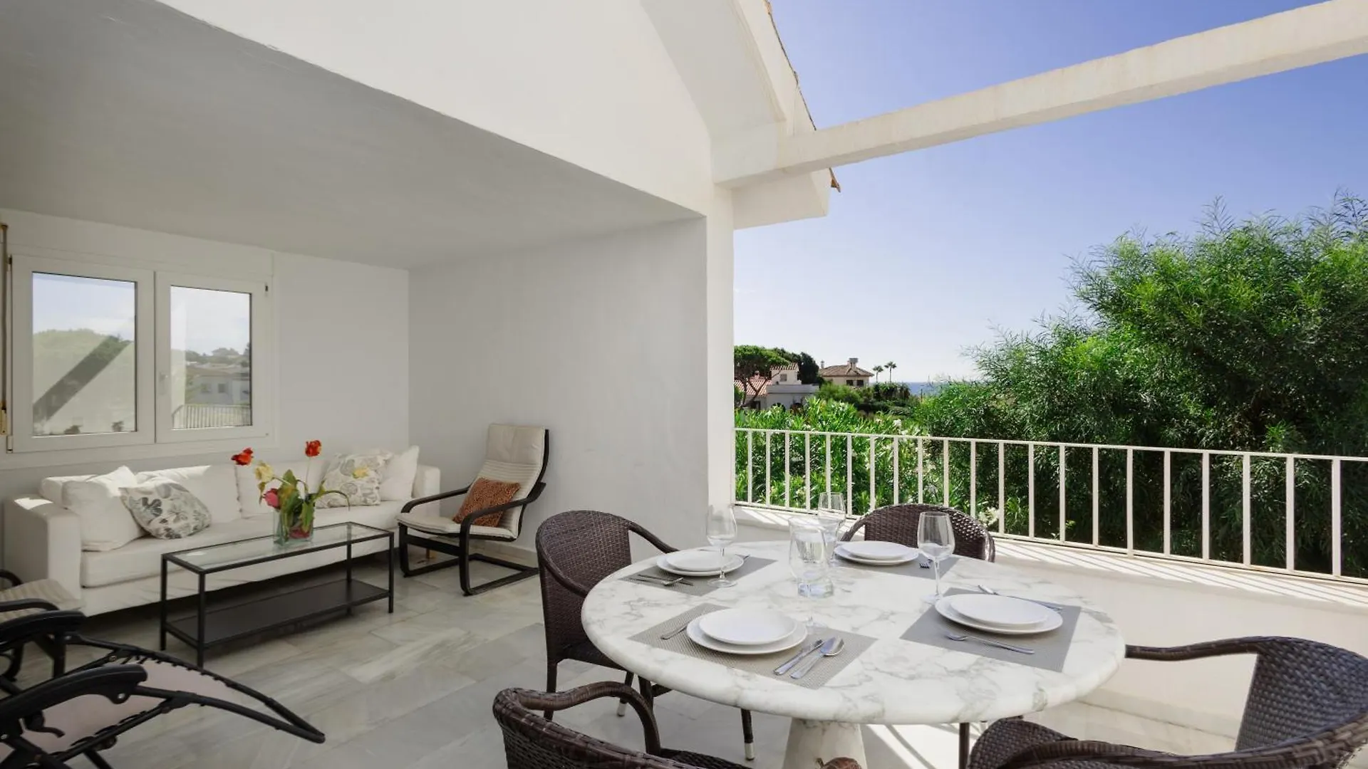 6 Bedroom Villa, With Heated Pool And Sea Views, Next To The Beach Of Costabella Marbella Holiday home