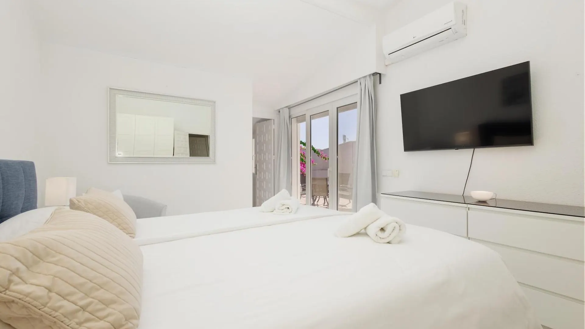 6 Bedroom Villa, With Heated Pool And Sea Views, Next To The Beach Of Costabella Marbella Spain