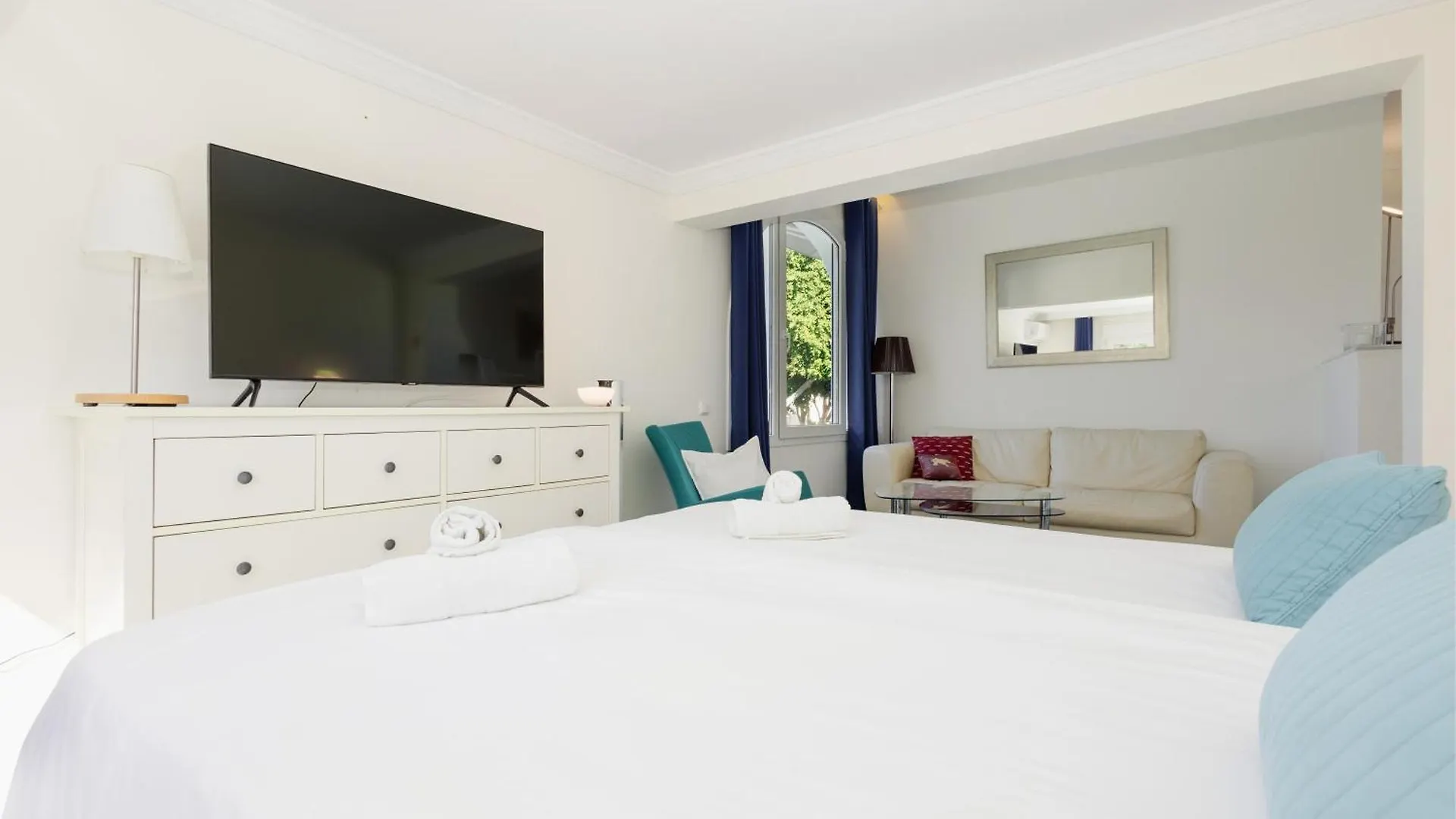 Holiday home 6 Bedroom Villa, With Heated Pool And Sea Views, Next To The Beach Of Costabella Marbella