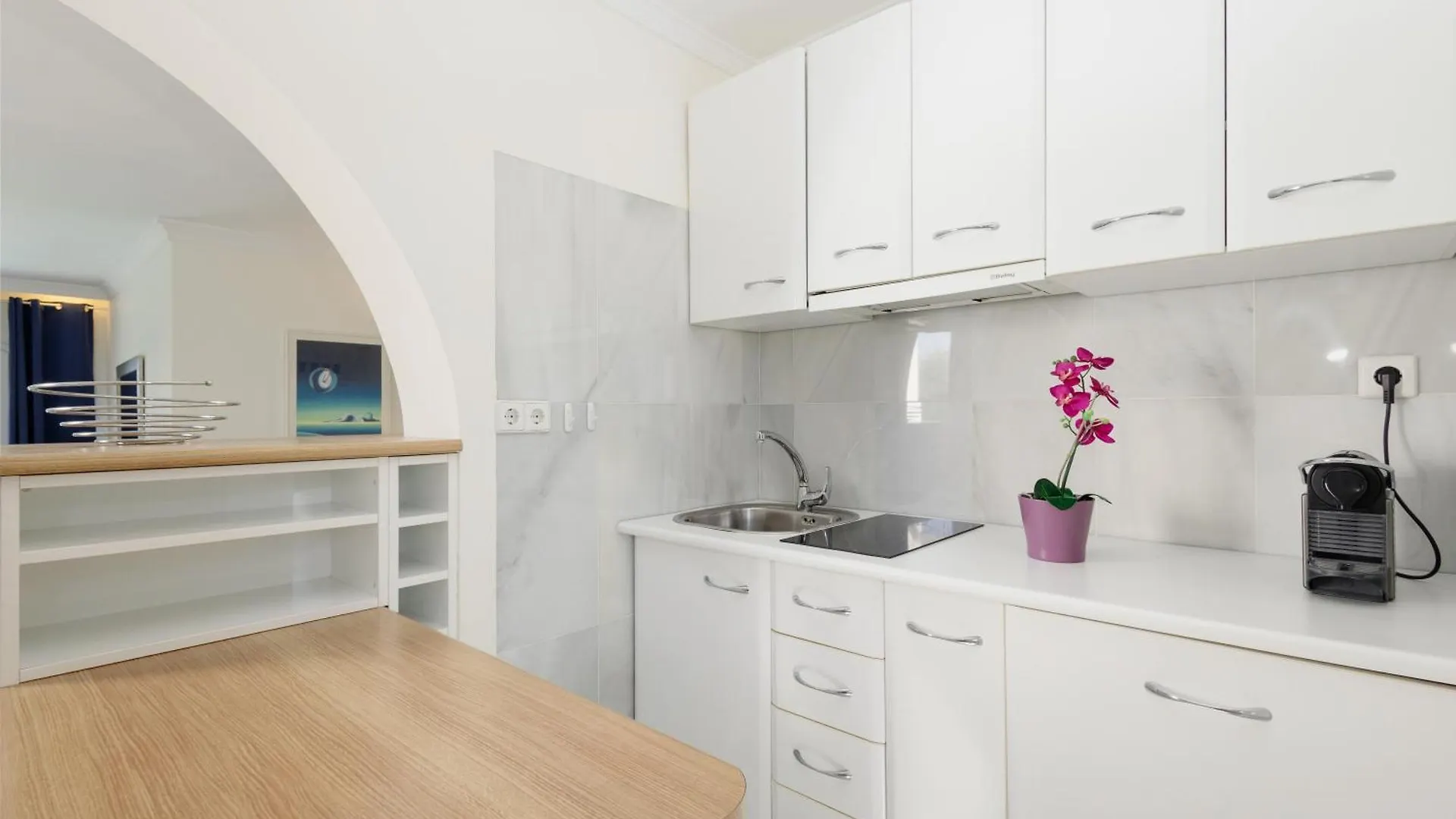 Holiday home 6 Bedroom Villa, With Heated Pool And Sea Views, Next To The Beach Of Costabella Marbella Spain