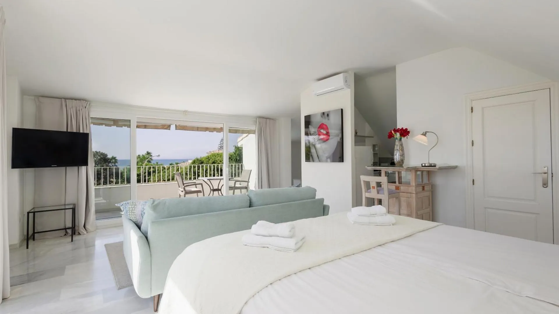 6 Bedroom Villa, With Heated Pool And Sea Views, Next To The Beach Of Costabella Marbella