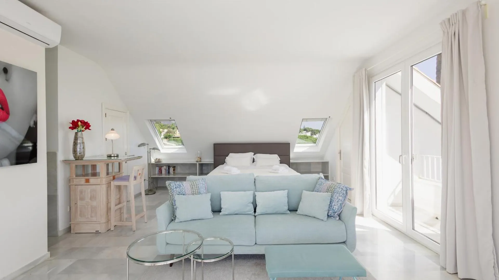 6 Bedroom Villa, With Heated Pool And Sea Views, Next To The Beach Of Costabella Marbella 0*,