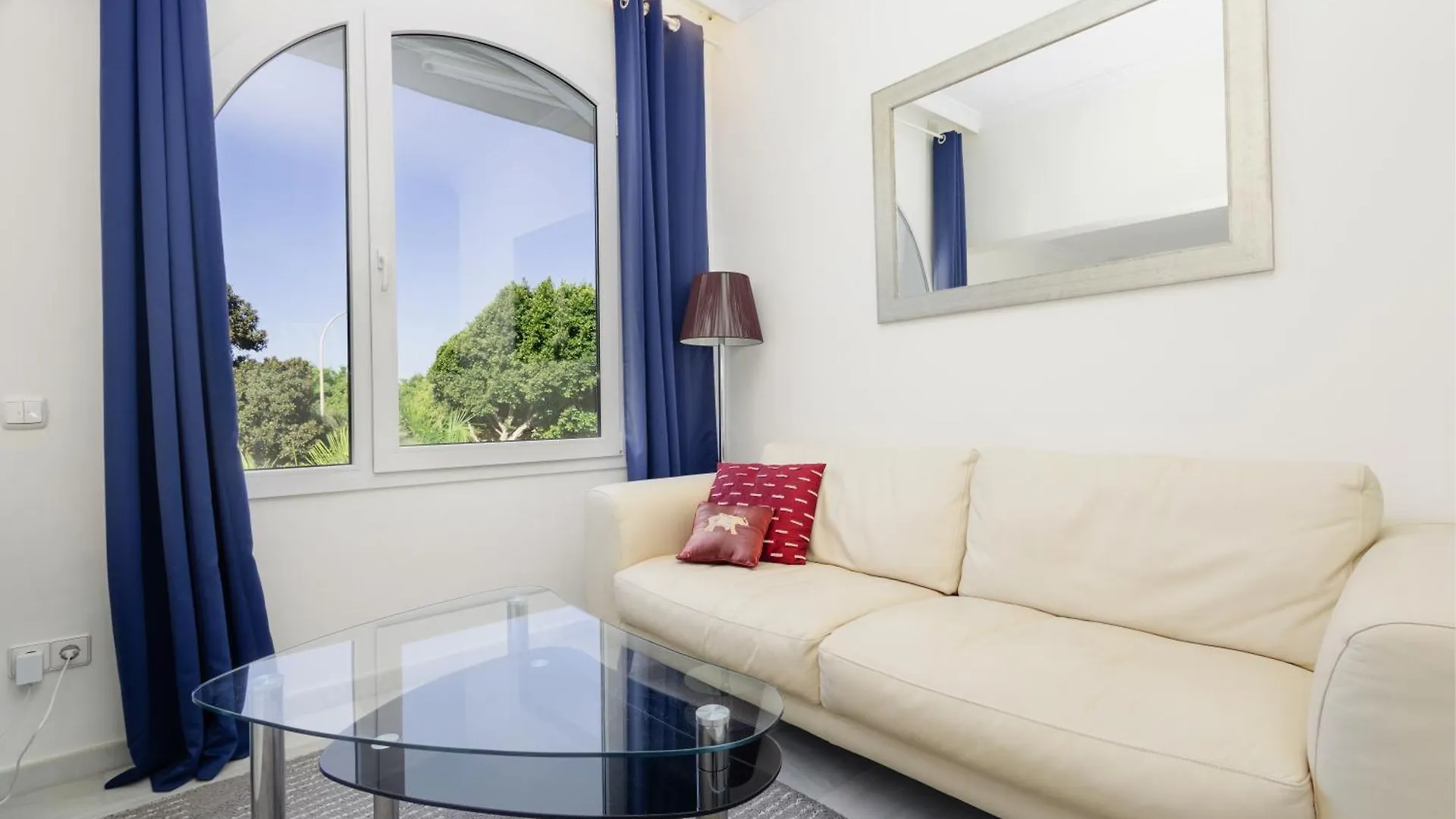 Holiday home 6 Bedroom Villa, With Heated Pool And Sea Views, Next To The Beach Of Costabella Marbella