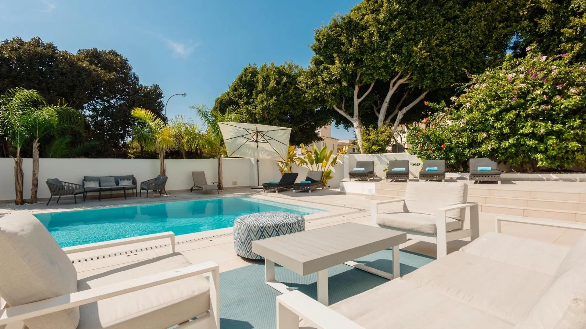 6 Bedroom Villa, With Heated Pool And Sea Views, Next To The Beach Of Costabella Marbella 0*,