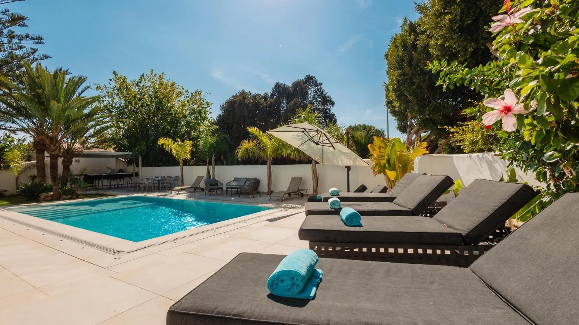 6 Bedroom Villa, With Heated Pool And Sea Views, Next To The Beach Of Costabella Marbella