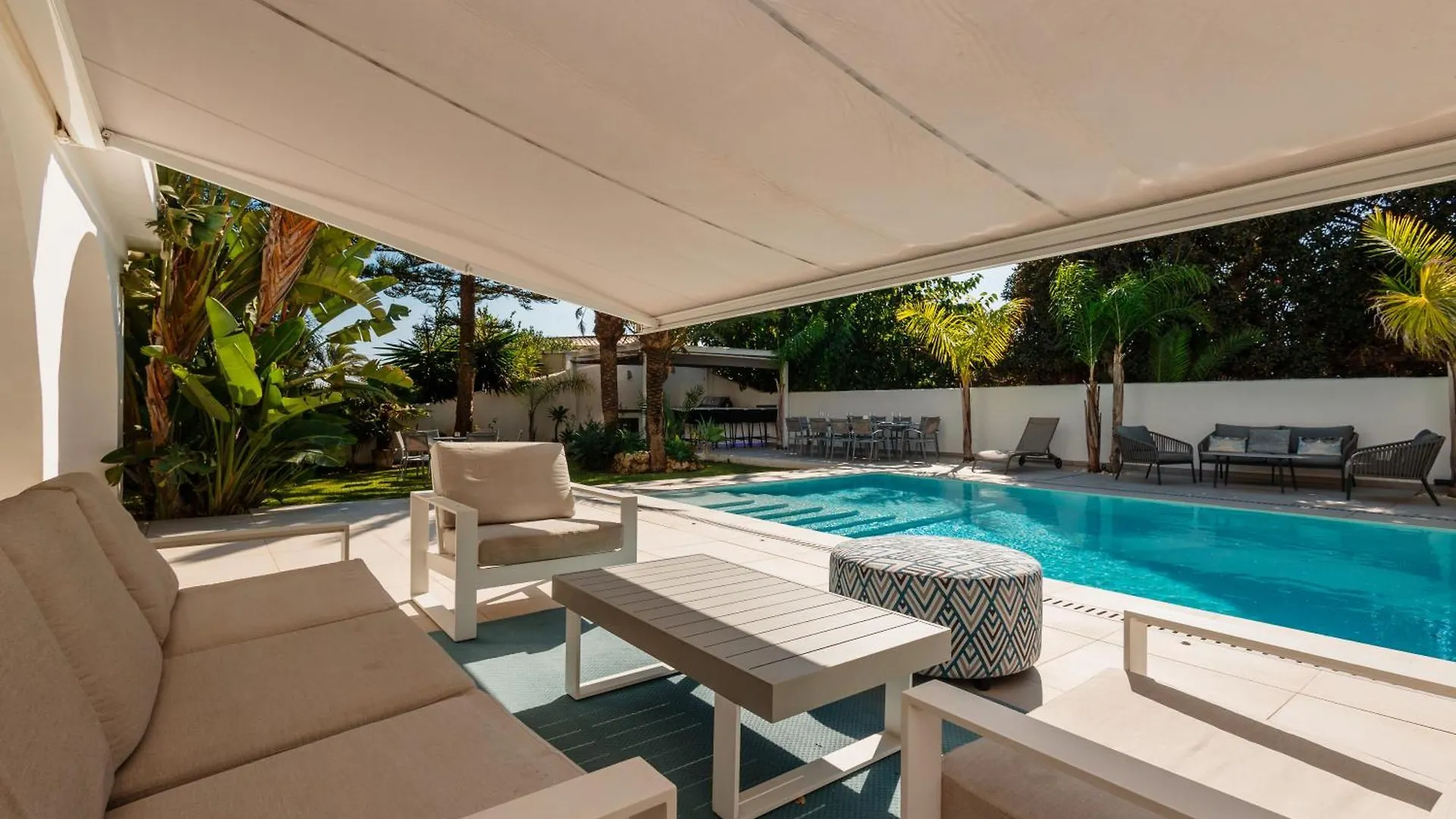 6 Bedroom Villa, With Heated Pool And Sea Views, Next To The Beach Of Costabella Marbella